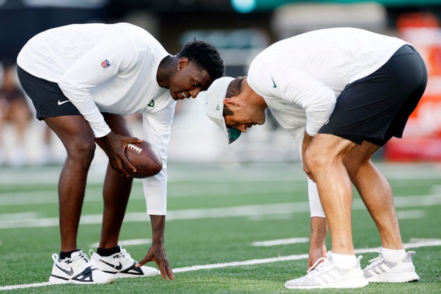 NFLPA, NFL clash on whether grass is always greener than turf