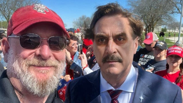 That Creepy Photo of Mike Lindell at a Trump Rally Is Totally Fake