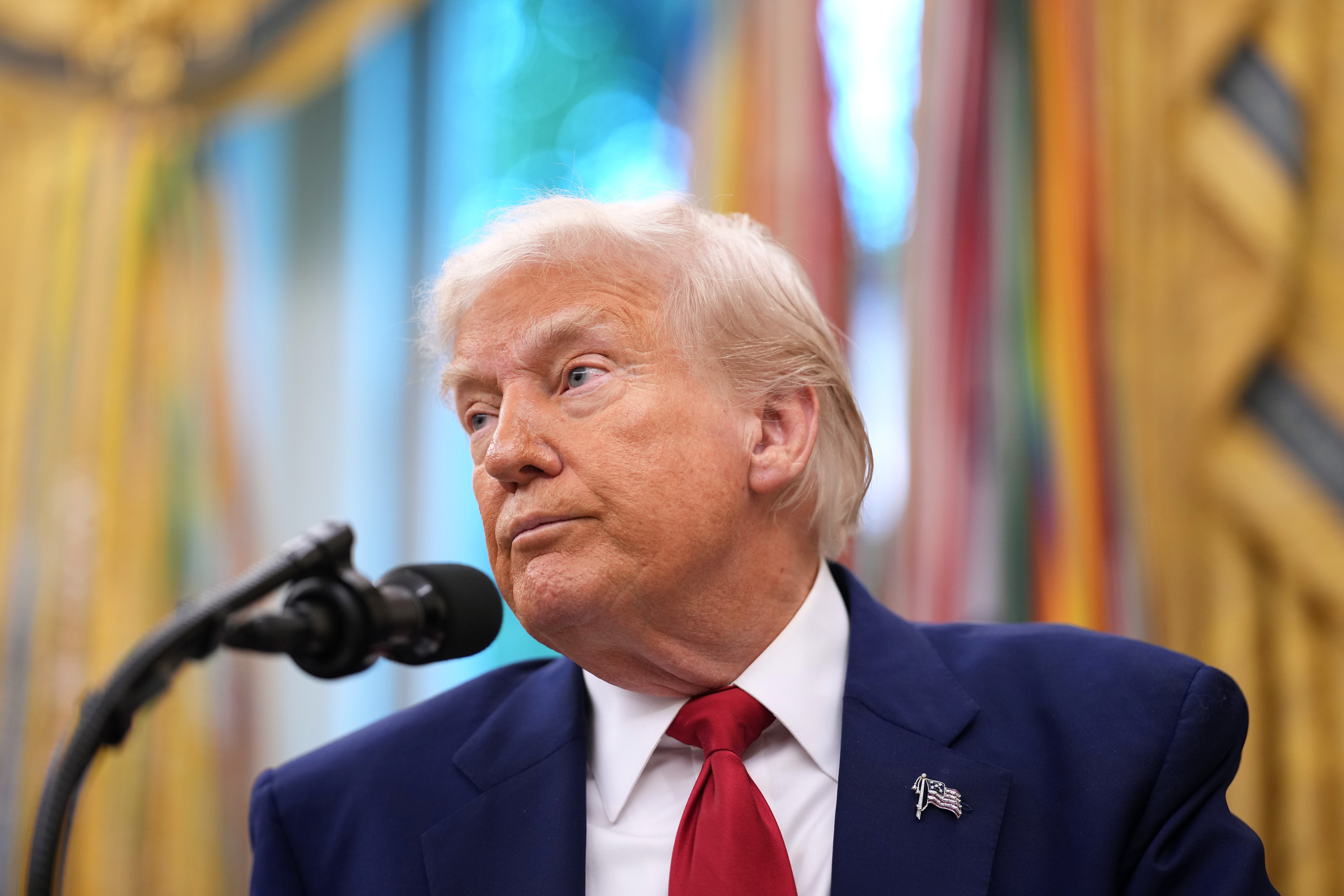 Image for Stocks keep some gains as an appeals court pauses a ruling that blocked Trump's tariffs