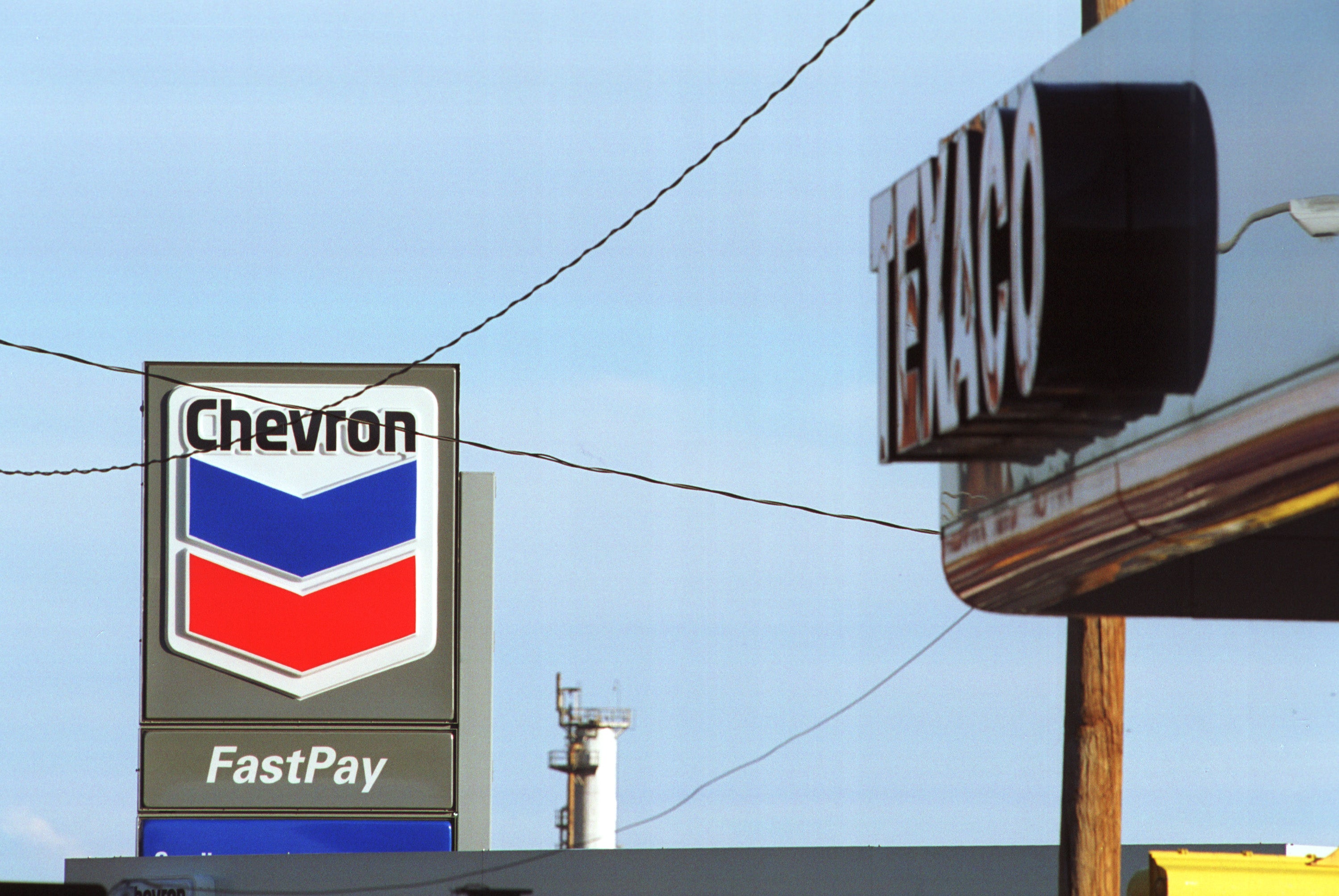 Image for Chevron will lay off 800 workers in Texas
