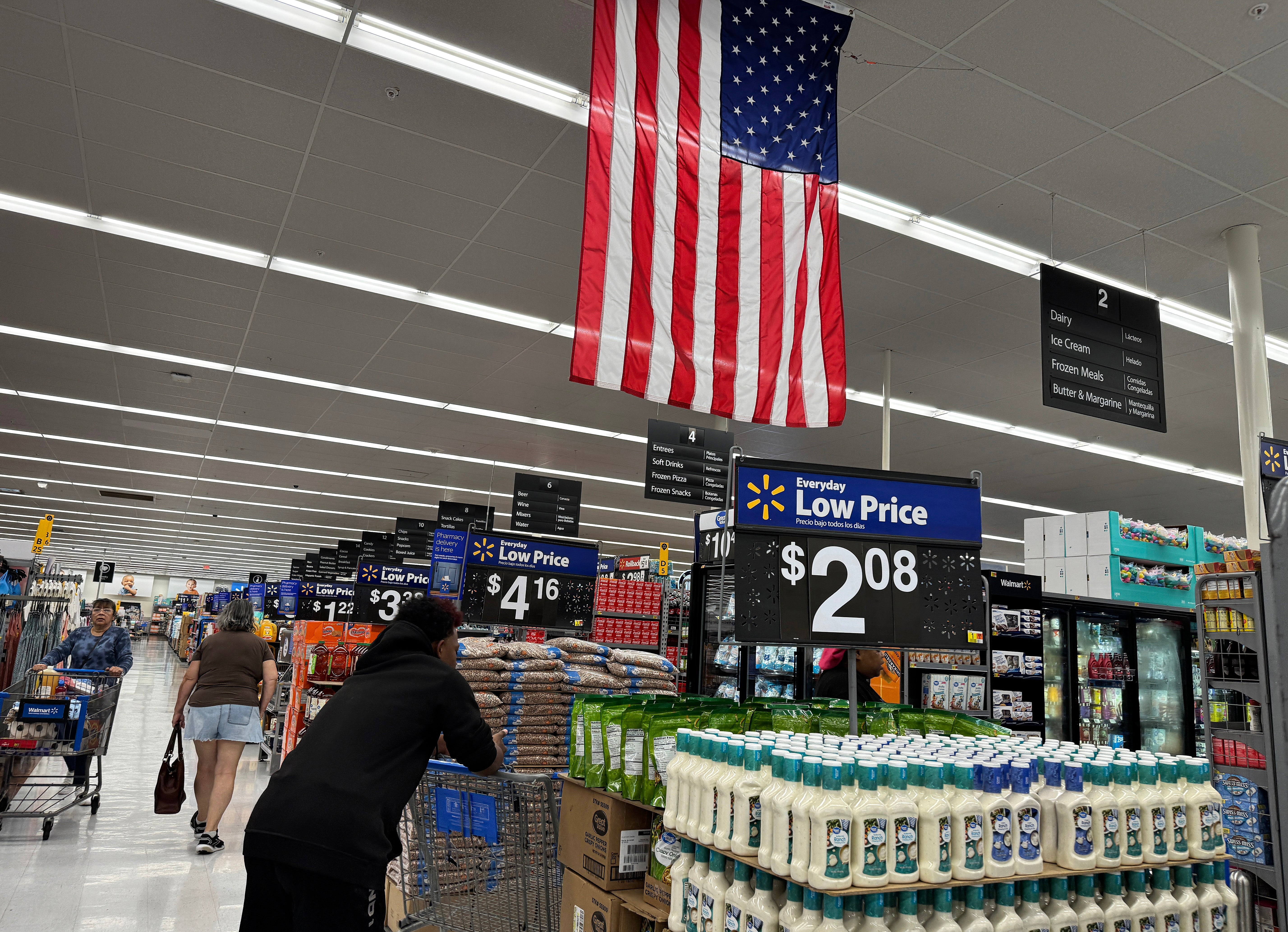 Image for Walmart warnt vor bevorstehenden Preiserhöhungen, da die Zölle die Gewinne belasten